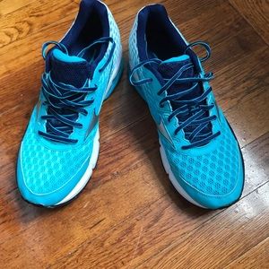 Mizuno “wave rider” running shoes
